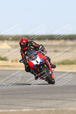 media/Oct-13-2025-Lets Ride (Mon) [[1a1cd08581]]/B Group/1020am (Sweeper)/